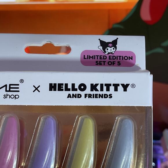 The Creme Shop Sanrio Hello Kitty Friends Razors Over Fuzz Perfect Arch Shaping - Picture 5 of 9